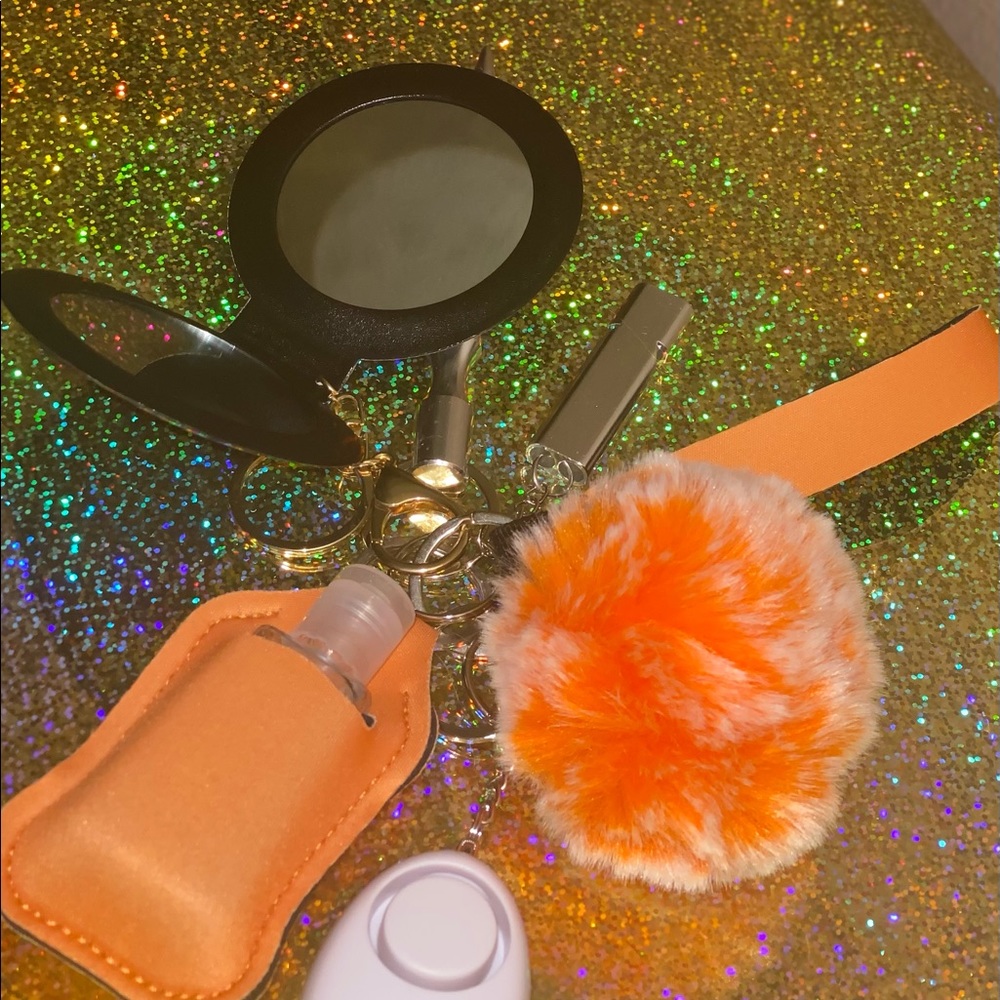 Keychain‼️ - Picture 2 of 3